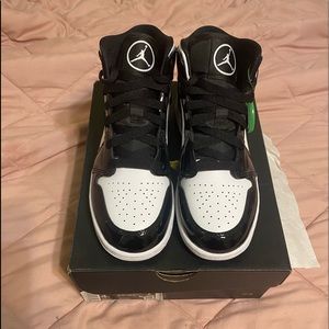 Air Jordan 1 Mid SE All-Star Carbon Fiber